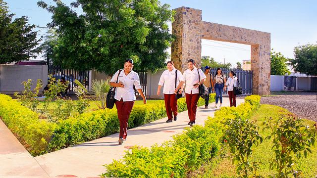 Inician clases más de 16 mil estudiantes en la UES